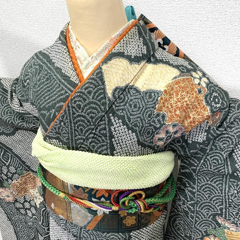 411z11〇総絞り 振袖 金彩 熨斗 菊 牡丹 深緑 オレンジ〇成人式 結婚式