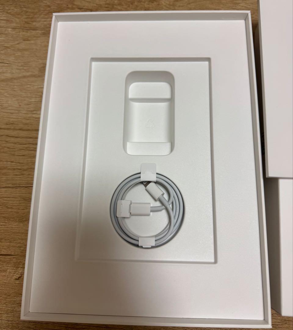 【最終お値下げ】Apple iPad (第9世代)64GB Wi-Fi シルバー