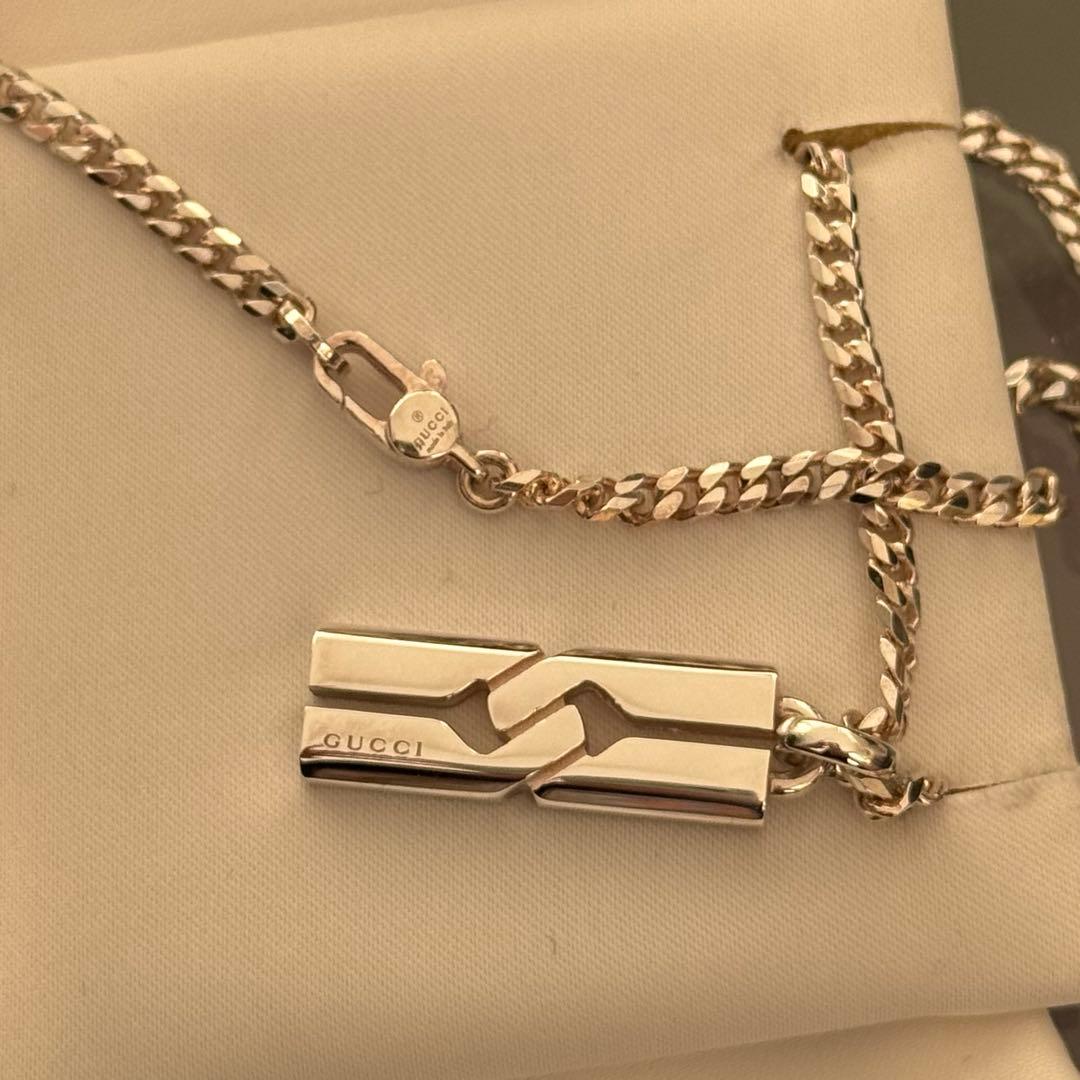 GUCCI シルバー ノットインフィニティー ネックレス