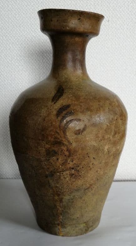 朝鮮　青磁鐵畫唐草紋瓶