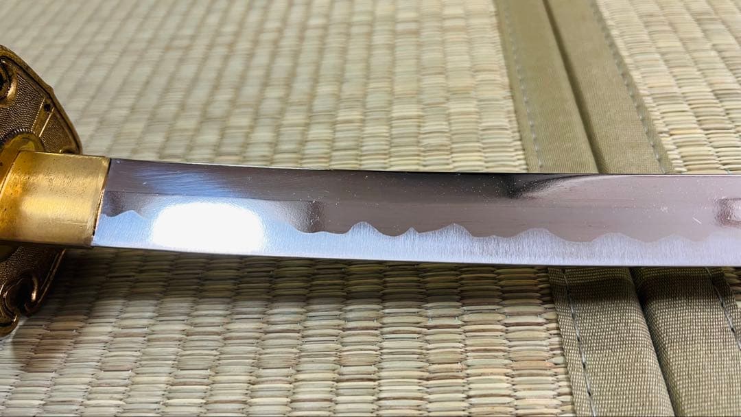 模造刀 太刀 桐家紋 梨子地塗り 龍目貫 陣太刀 やや難あり 250505-2