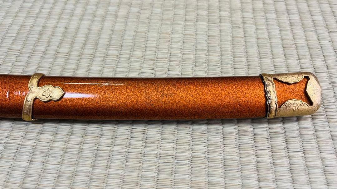 模造刀 太刀 桐家紋 梨子地塗り 龍目貫 陣太刀 やや難あり 250505-2