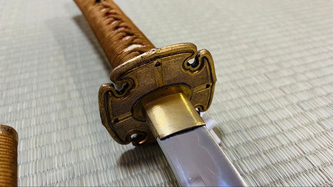 模造刀 太刀 桐家紋 梨子地塗り 龍目貫 陣太刀 やや難あり 250505-2