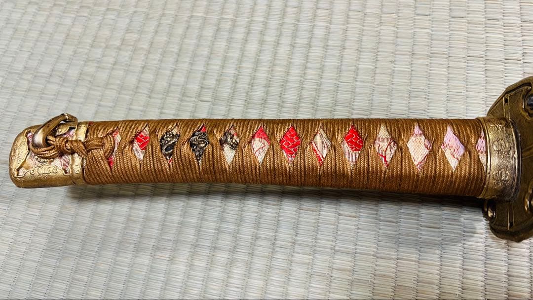 模造刀 太刀 桐家紋 梨子地塗り 龍目貫 陣太刀 やや難あり 250505-2