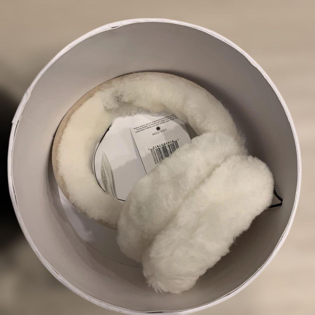 【新品未使用】UGG イヤーマフSHEEPSKIN EMBROIDERY