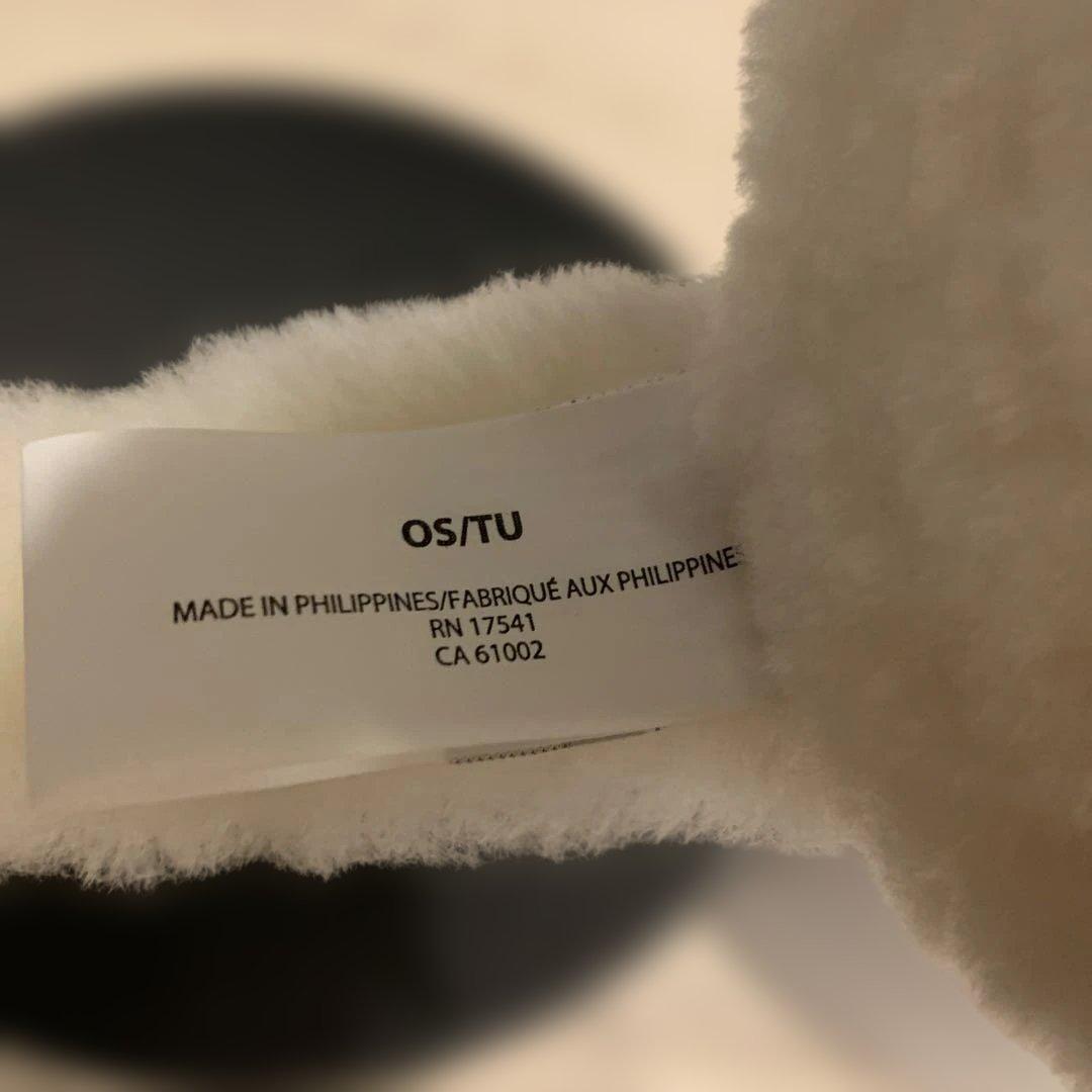 【新品未使用】UGG イヤーマフSHEEPSKIN EMBROIDERY