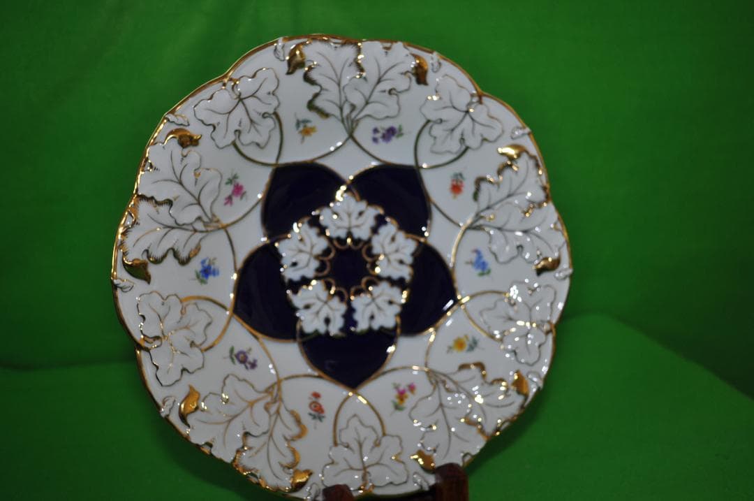 【マイセン】葡萄の蔓と葉金彩１０種の小花ホワイト＆コバルトキャビネットプレート