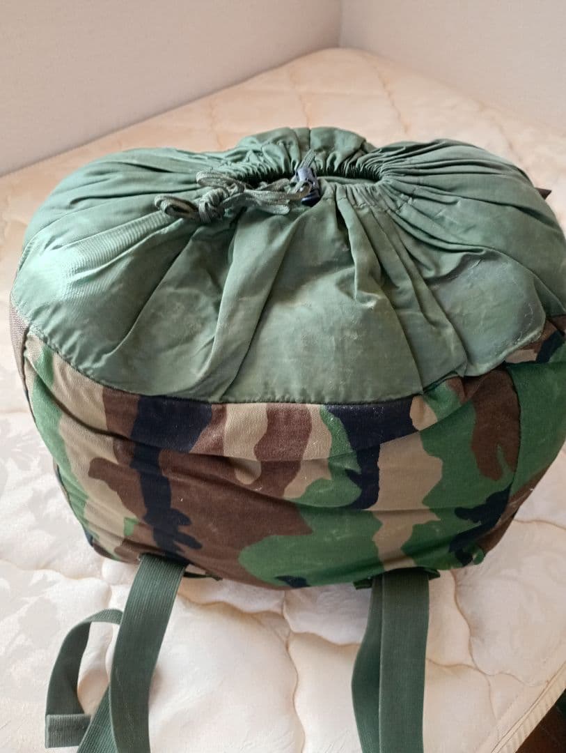 「米軍放出品」寝袋　Intermediate cold