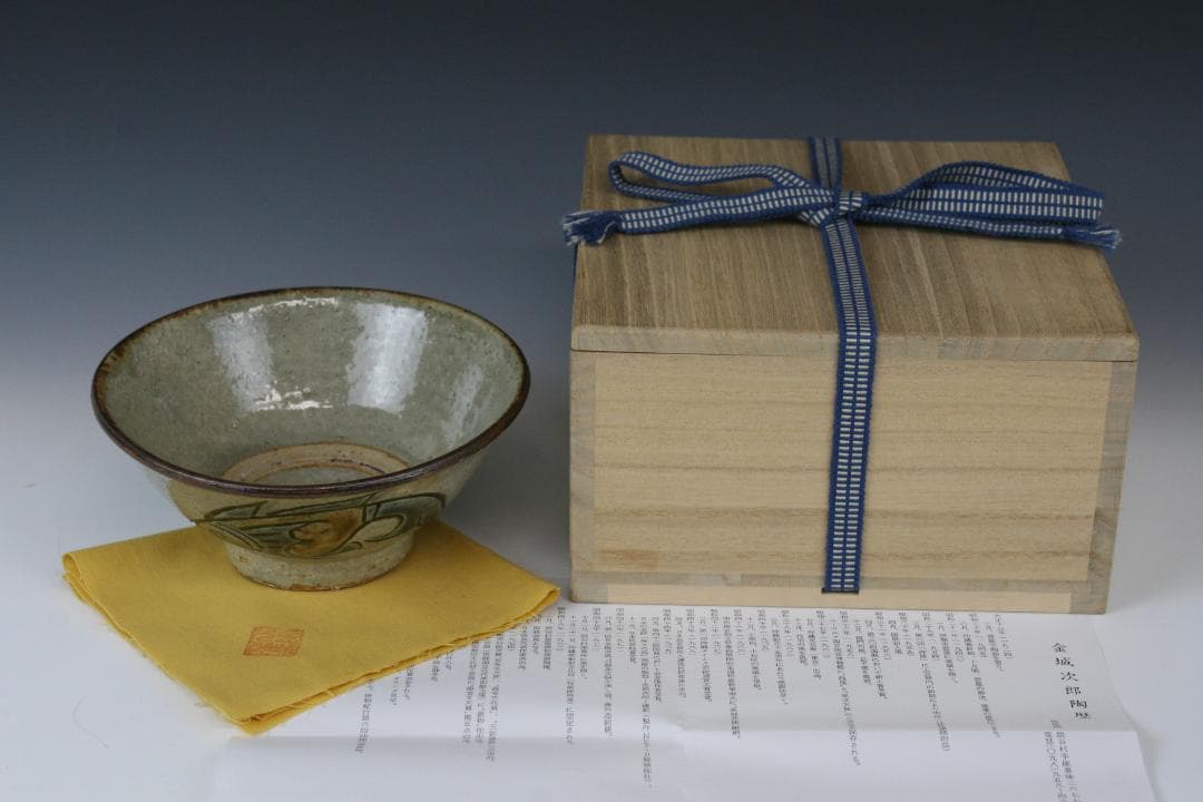 壺屋焼 人間国宝 金城次郎 作　魚文五寸マカイ（重ね焼）