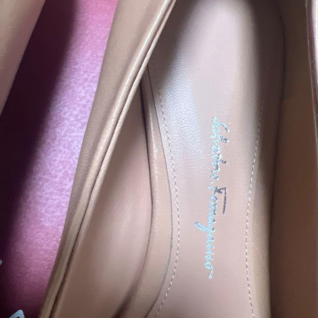 フェラガモvivaフラットパンプス　8c