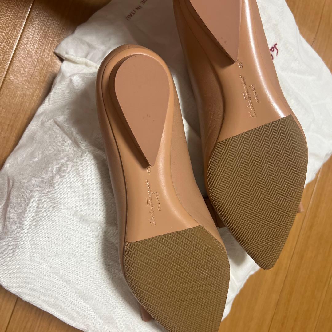 フェラガモvivaフラットパンプス　8c