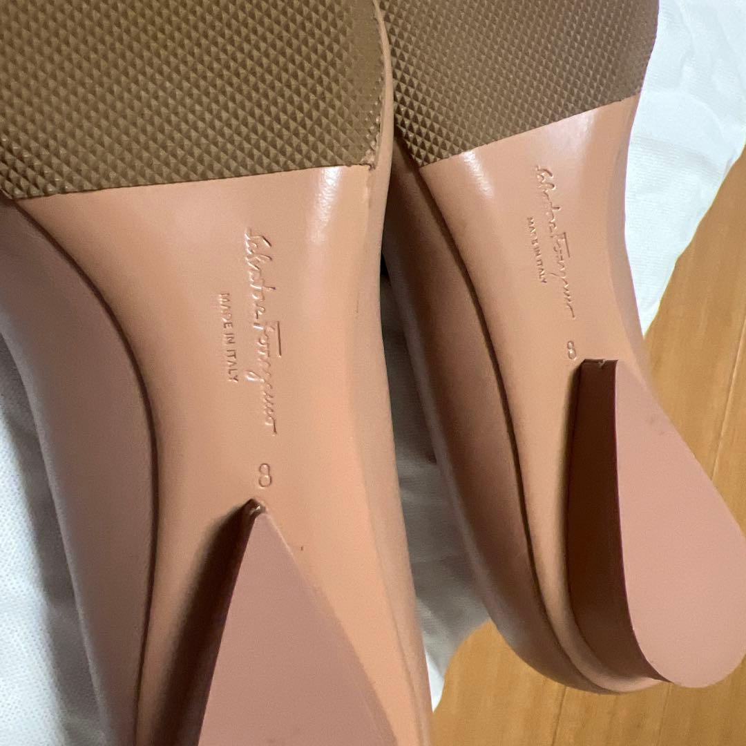 フェラガモvivaフラットパンプス　8c