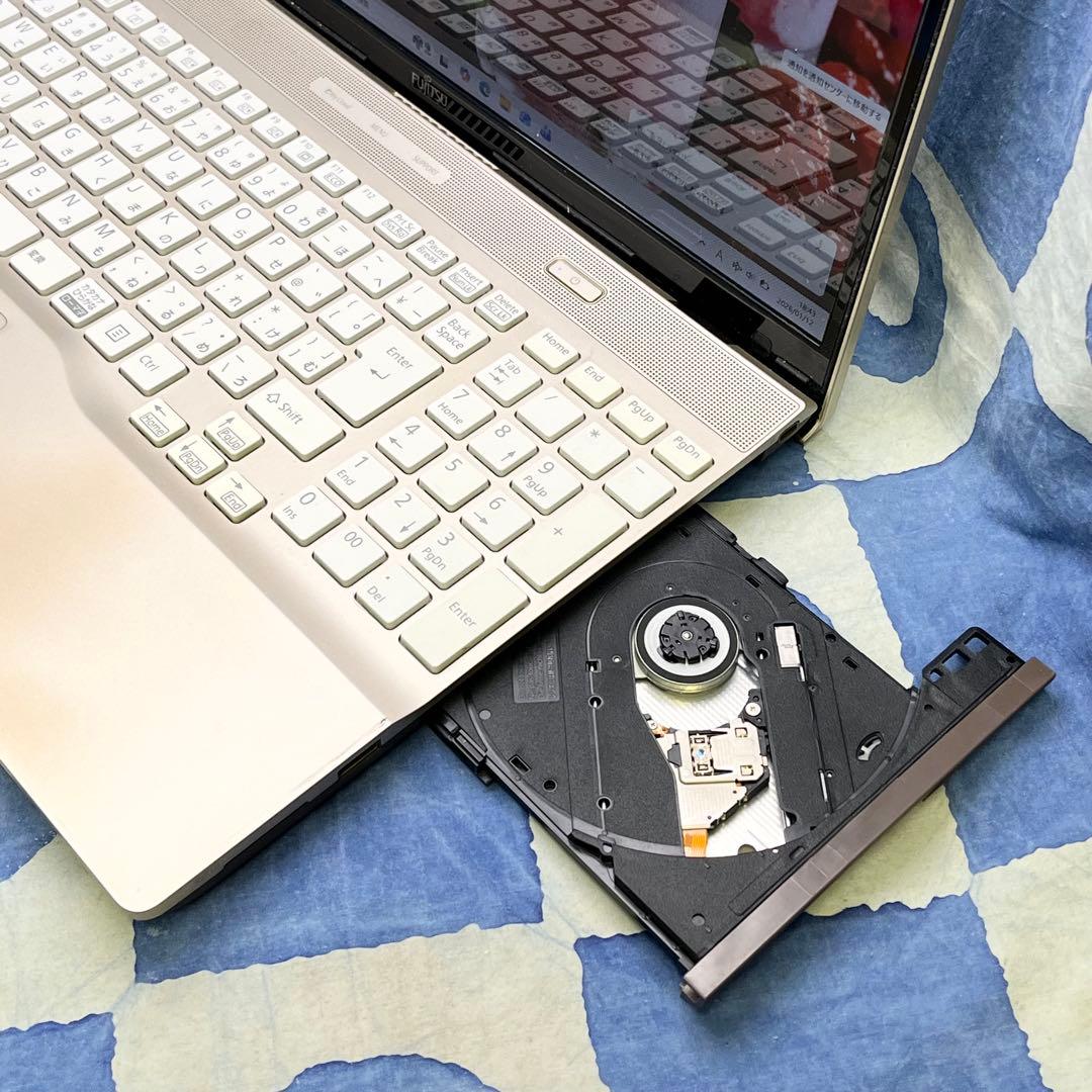快適SSD☆美しいゴールドノートパソコン♪第7世代！カメラ付！Windows11