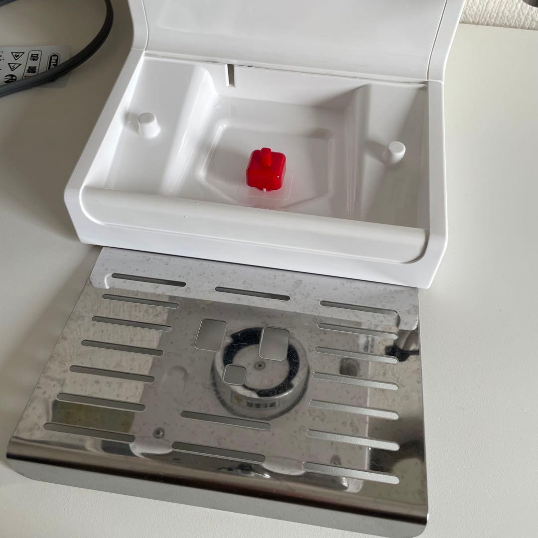 デロンギ　エスプレッソマシンECP3220J 白