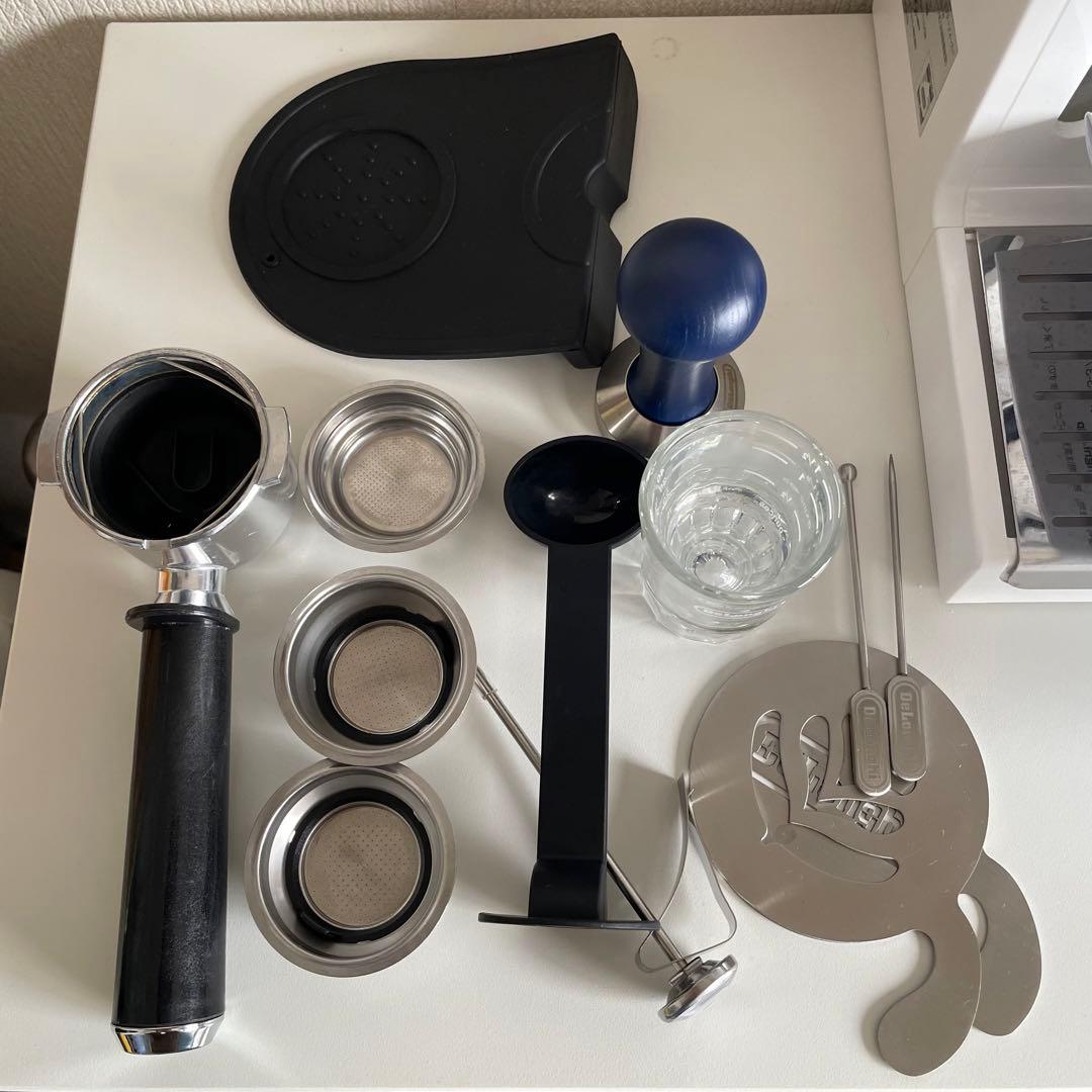 デロンギ　エスプレッソマシンECP3220J 白