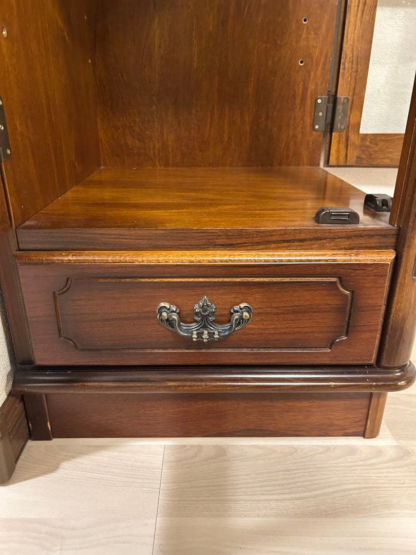 【美品】ヴィンテージ家具　オールドカリモク　コロニアル　コーナーキャビネット