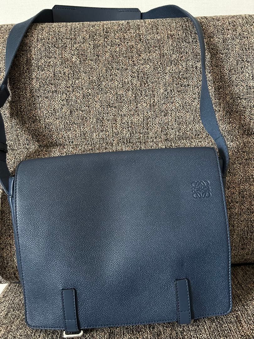 ♪ ロエベネイビー レザー メッセンジャーバッグ