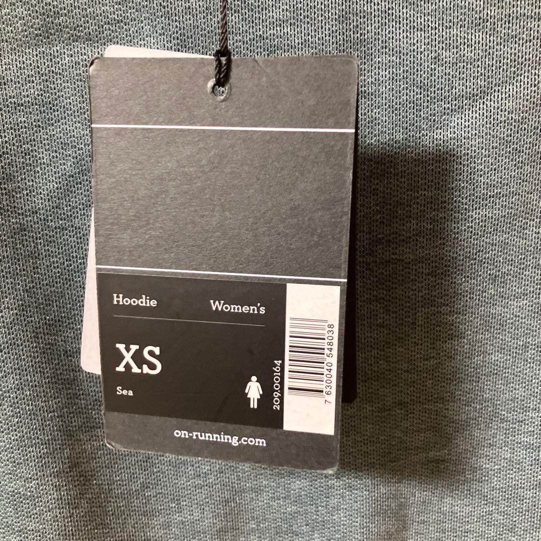 新品未使用　ON レディスパーカーXSサイズ