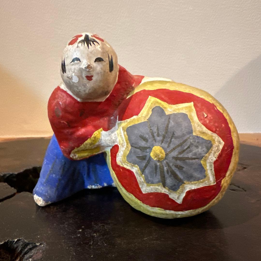 伝統的な陶器製人形 置物