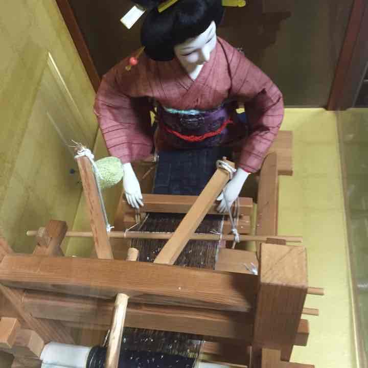 結城織の機織り人形