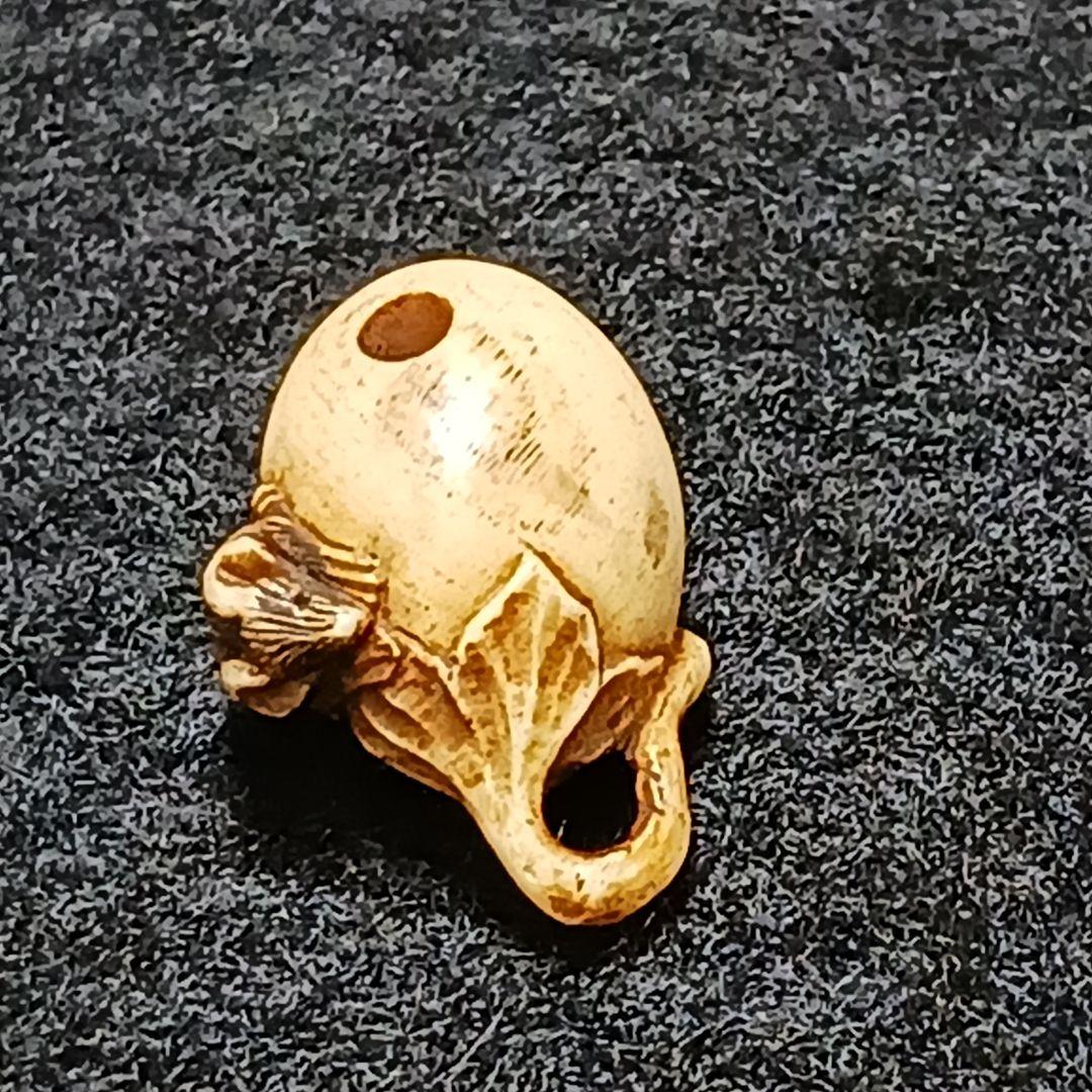 X115-5 江戸期 超極小細工 鼠茄子根付 提物　ひ