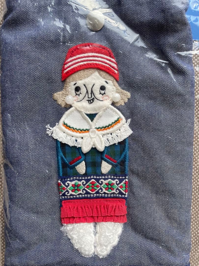 familiar MUVEIL ポシェット スマホケース　約22×14×3cm