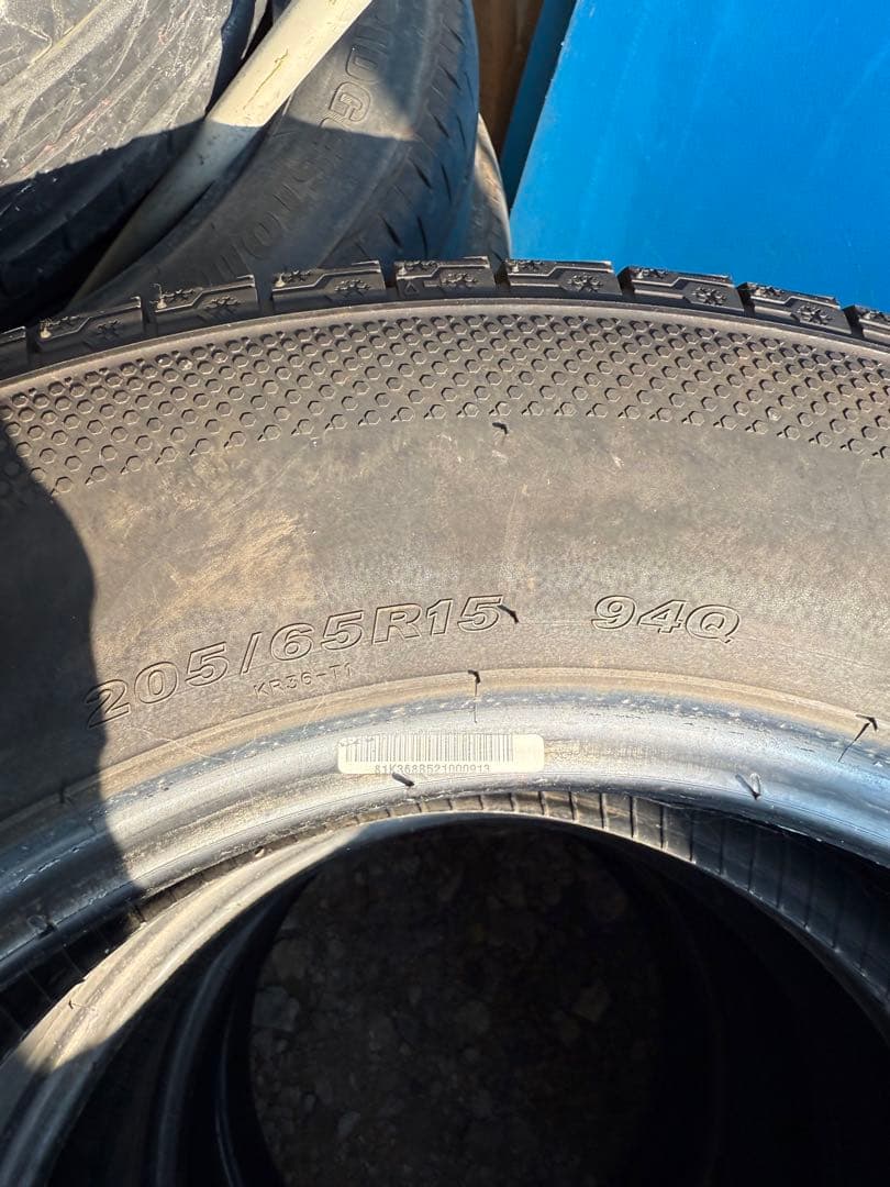 スタッドレスタイヤ4本 205/65R15 94Q