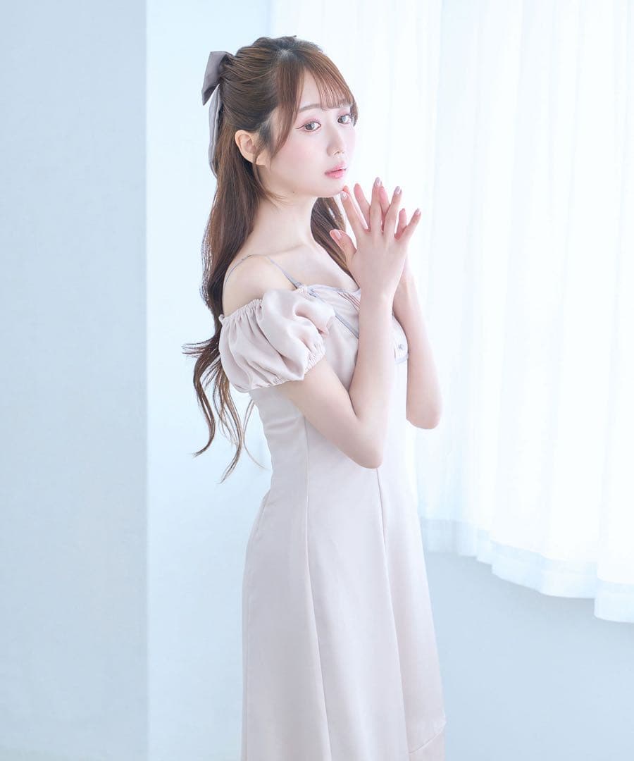 Rosé Muse irrehem o/s satin dress