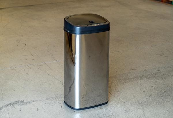 【新品・送料無料】センサー自動開閉式ダストボックス　68L　BK/SL/WH