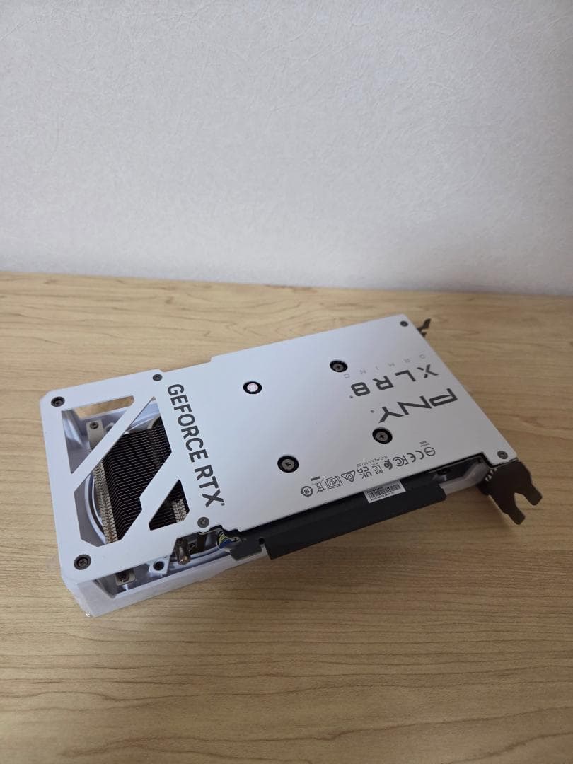グラフィックボード・グラボ・ビデオカード PNY RTX 4060 8GB Gaming WHITE EDITION