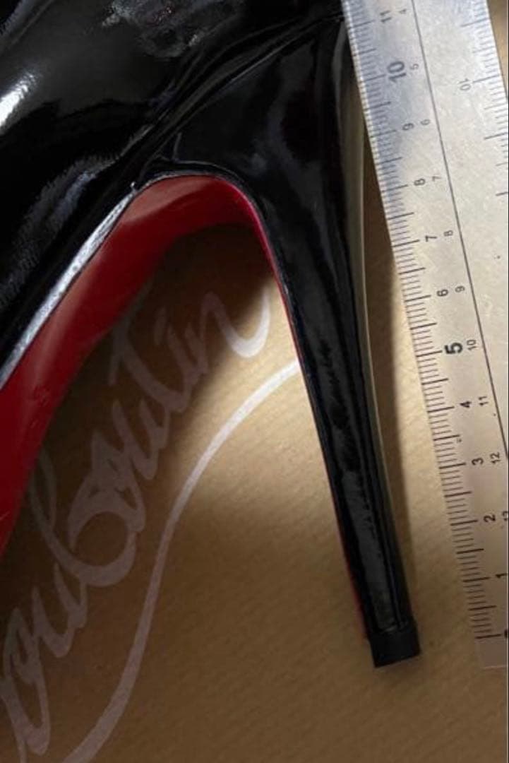 ありゃりゃ Christian Louboutin オープントゥパンプス