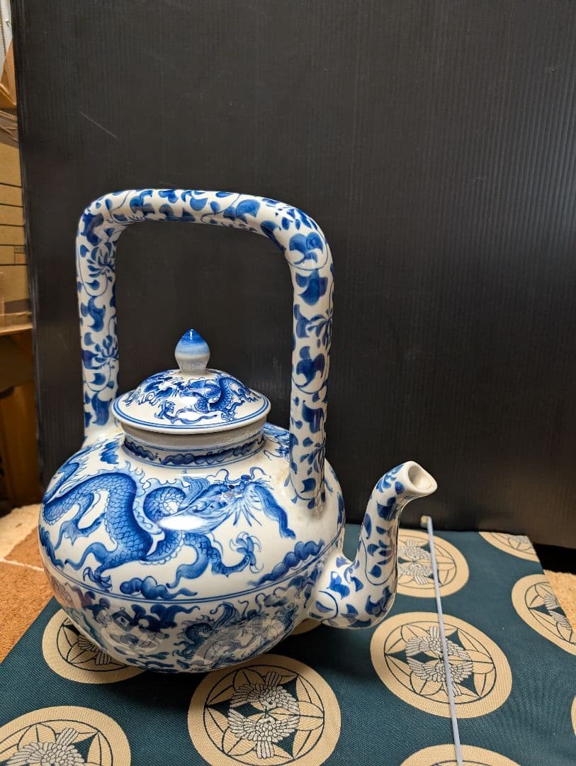 中国染付け青白磁ドラゴン水注アンティック