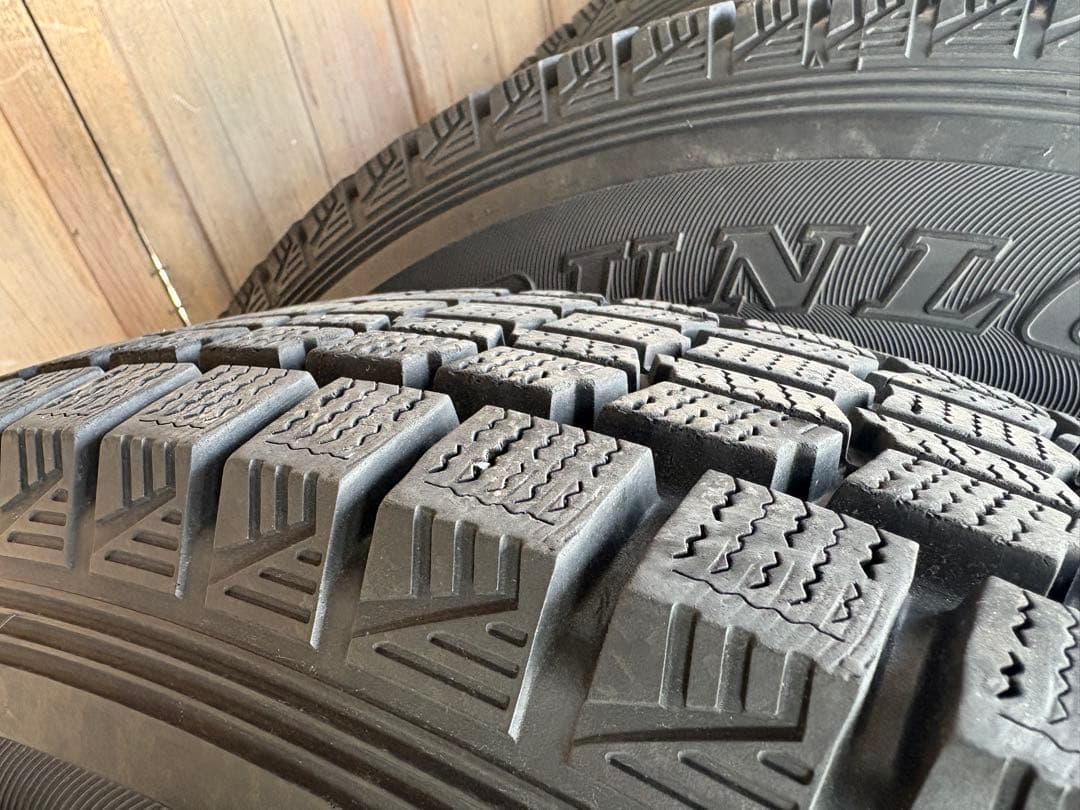スタッドレスタイヤ 215/80r16 ジムニー　リフトアップ 4本セット