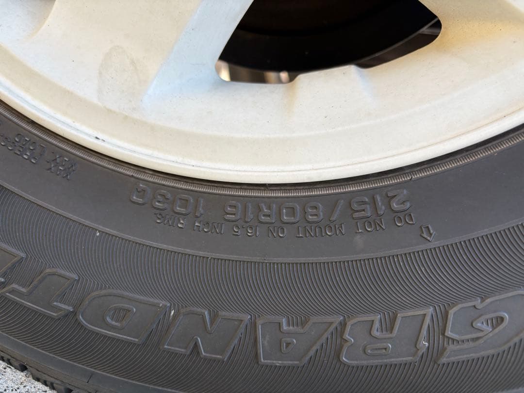 スタッドレスタイヤ 215/80r16 ジムニー　リフトアップ 4本セット