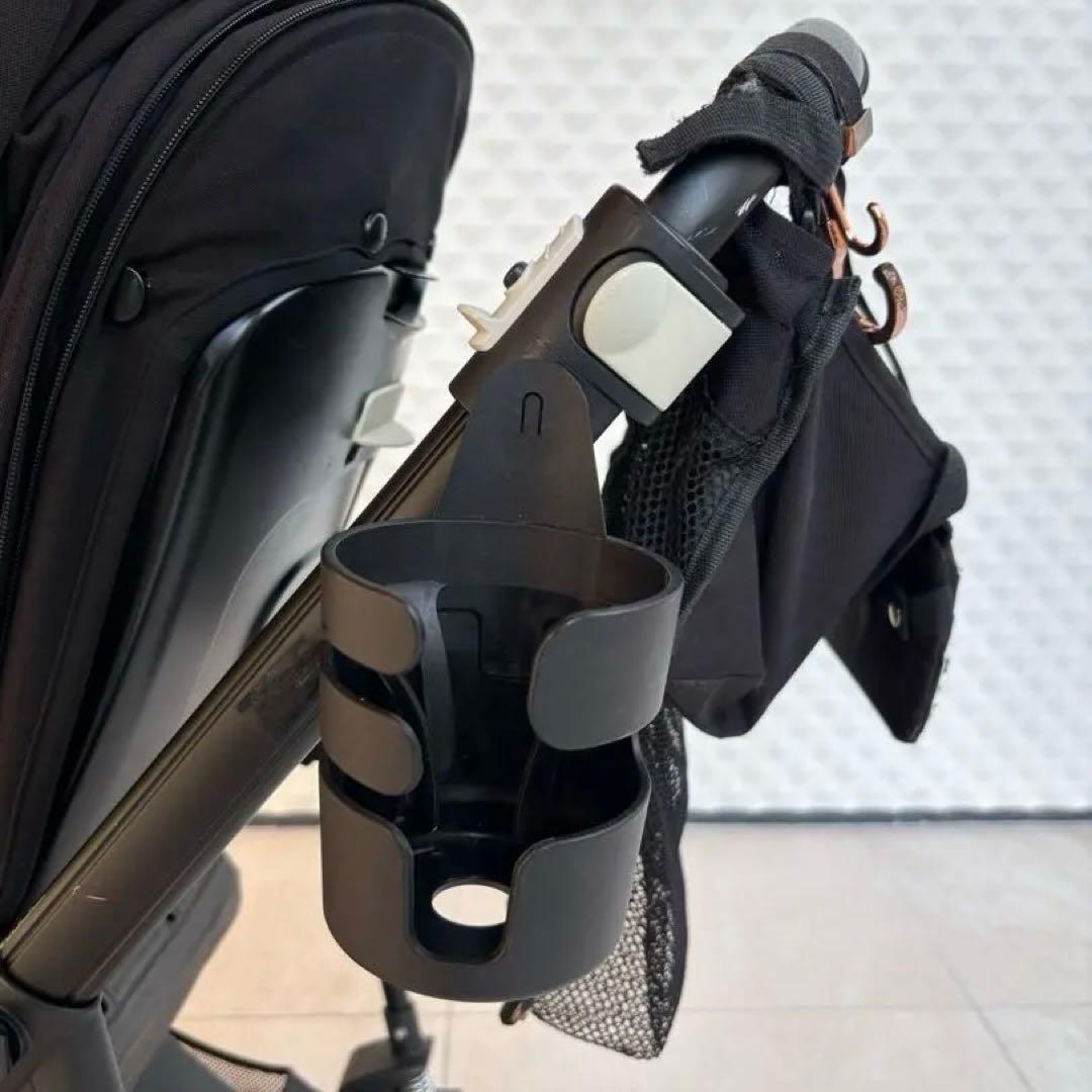 ナイキの靴付き　黒 ベビーカー バガブー ビー5 雨具　カップ　ポーチ