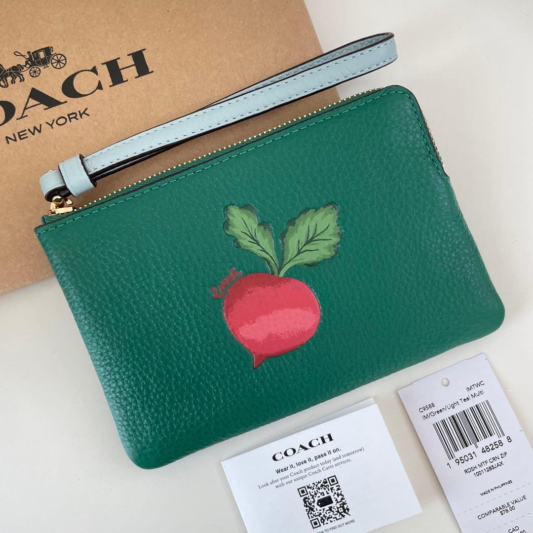COACH コーチ　ポーチ財布　グリーン　緑色　水色　ラディッシュ柄