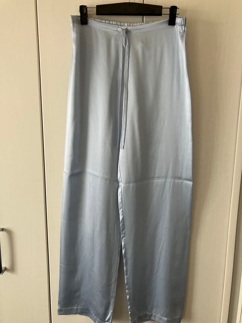 LA PERIA 新品　 シルクパジャマ上下