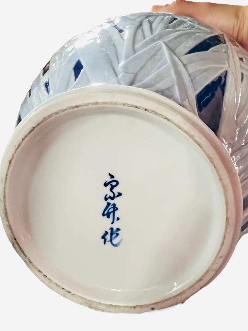 セール‼️アンティーク 有田焼 手描き 陽刻 蘭 壺 花瓶