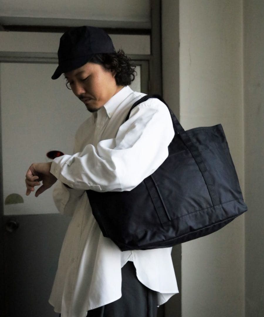 バッグ MONOLITH TOTE STANDARD M