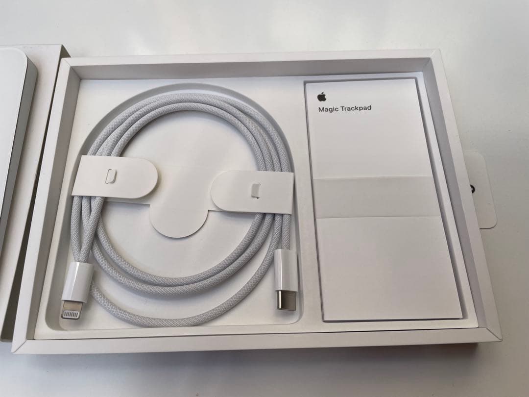 美品　Apple Magic Trackpad ホワイト　MK2D3ZA/A