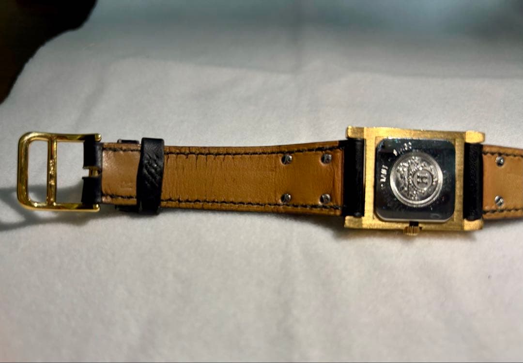 HERMES メドール スタッズ 腕時計 ゴールド
