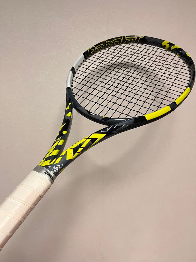 Babolat ピュアアエロ98 テニスラケット グリップ2
