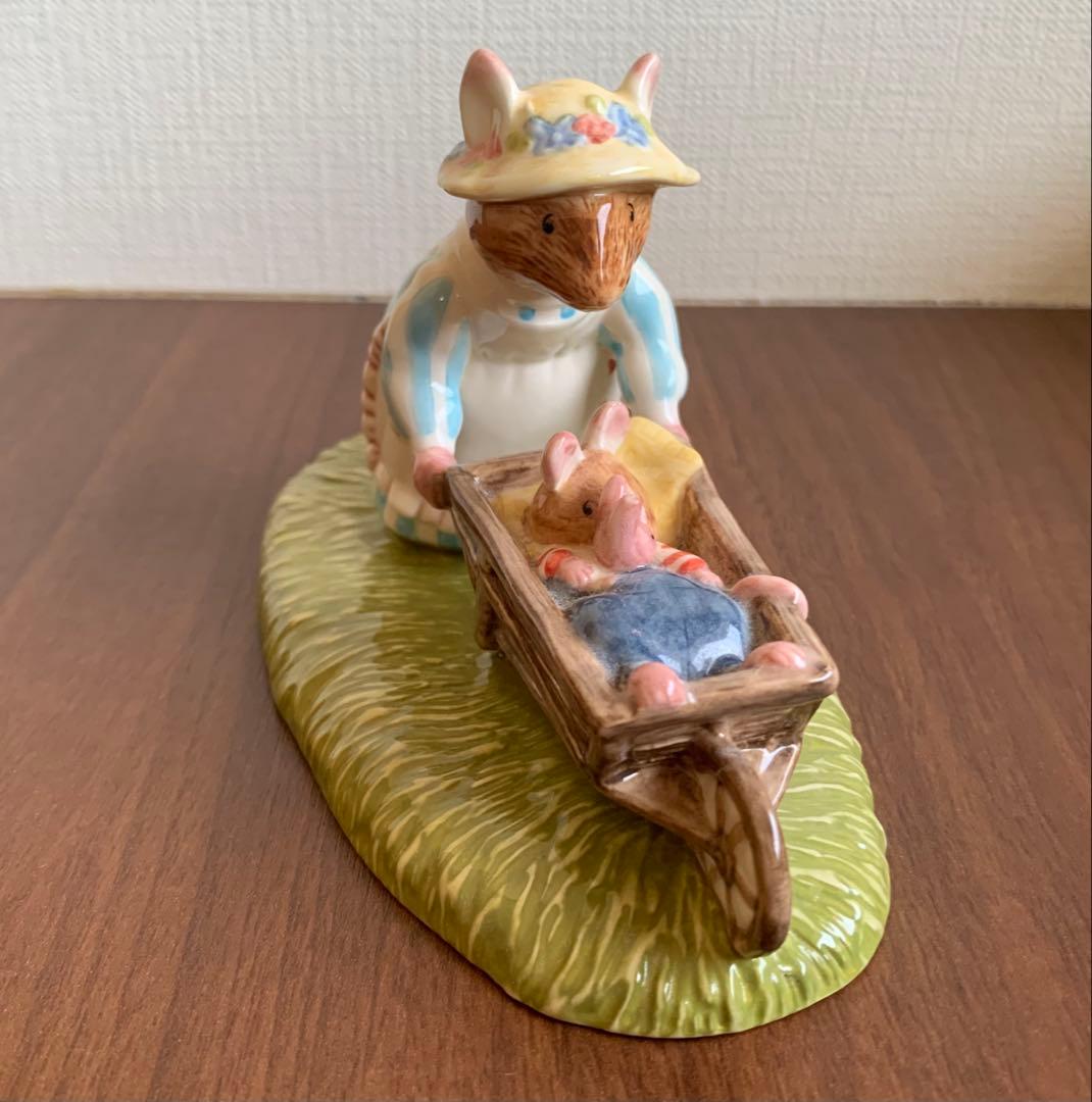ブランブリーヘッジ フィギュリン Heading  置物