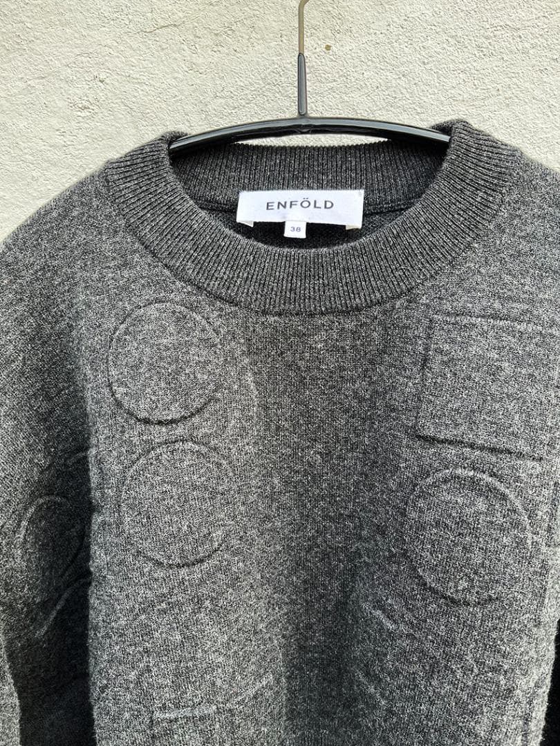エンフォルド 23AW　O EMBOSS CROPPED PULLOVER
