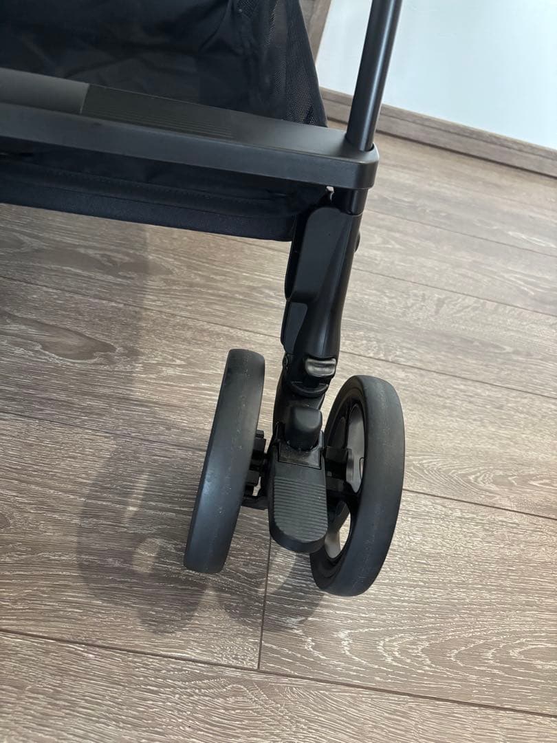 【美品】アップリカ　ベビーカー　ラクーナエアー　プラス　グレー