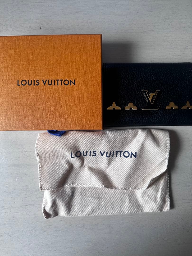 ルイ•ヴィトン　ポルトフォイユ•カプシーヌ　二つ折り財布