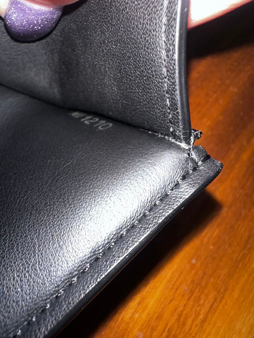 ルイ•ヴィトン　ポルトフォイユ•カプシーヌ　二つ折り財布