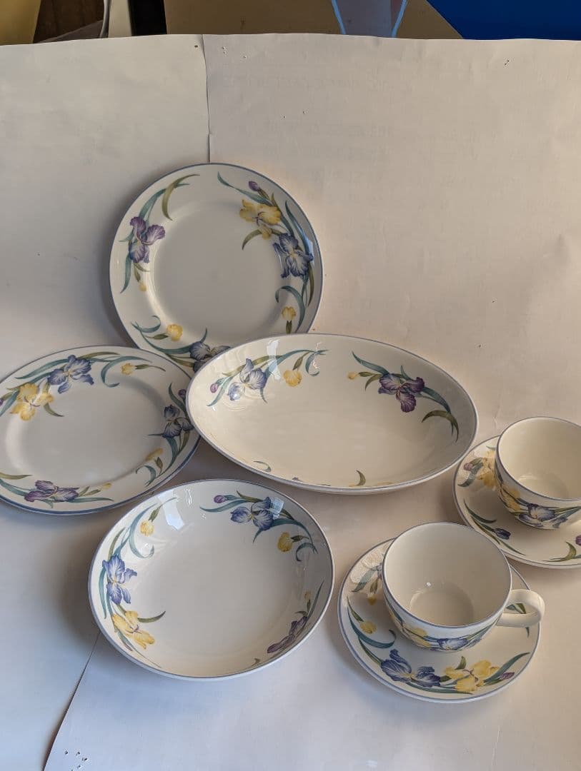 （押しAE）  花柄カップとプレートの食器セット