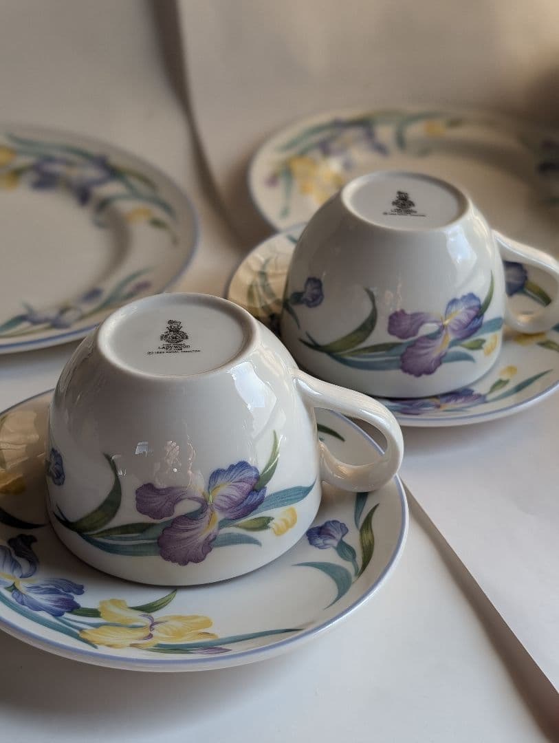 （押しAE）  花柄カップとプレートの食器セット