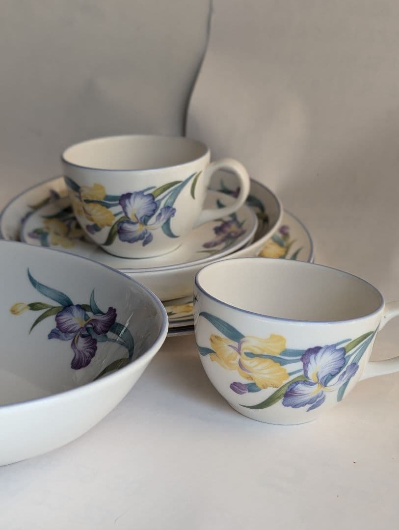 （押しAE）  花柄カップとプレートの食器セット